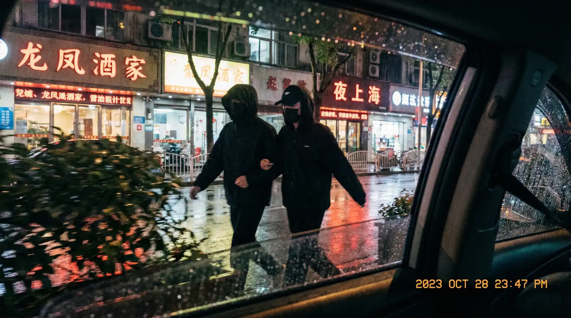 万利官网 - 顶流明星深夜密会现场抓拍照片